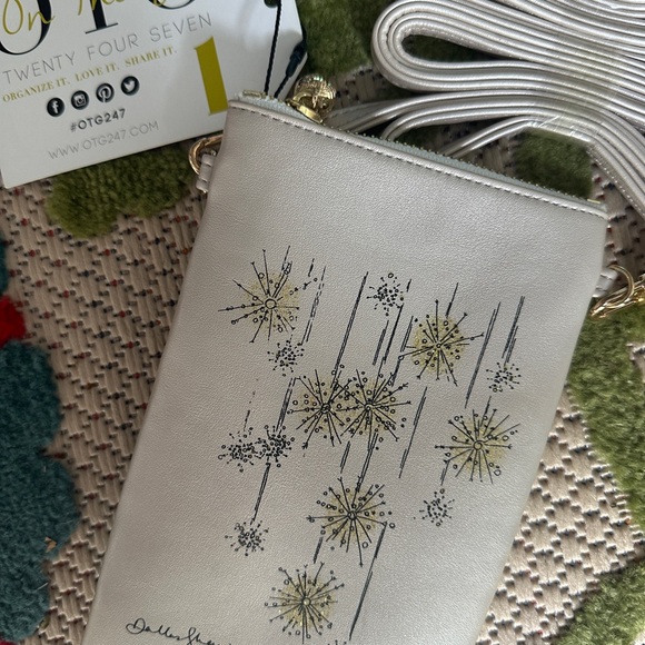 NWT Four Seasons Orlando x OTG Crossbody Bag Ivory Purse On The Go - Picture 2 of 5